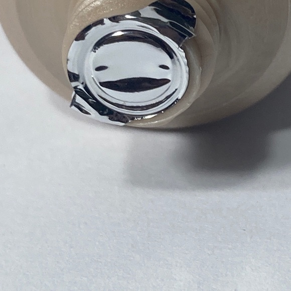 1 Maybelline Dream Velvet Soft Matte Hydrating Foundation Pure Beige #70 - Picture 3 of 15